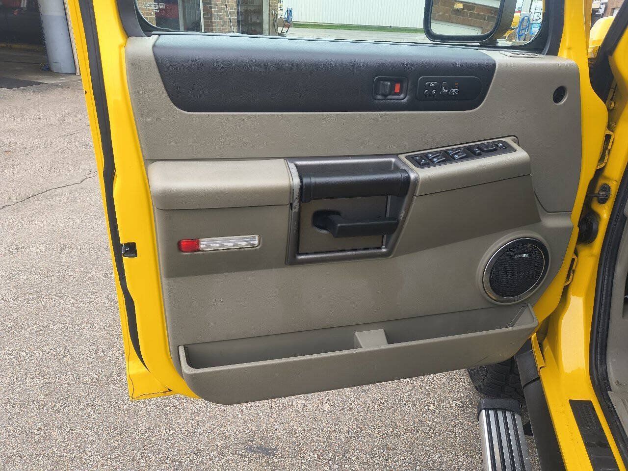 Used 2003 HUMMER H2 w/ Preferred Equipment Group AWD/4WD image 14