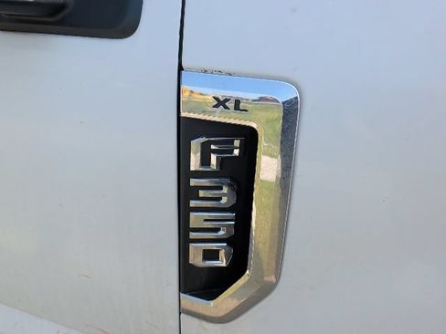 Used 2018 Ford F350 XL AWD/4WD image 9