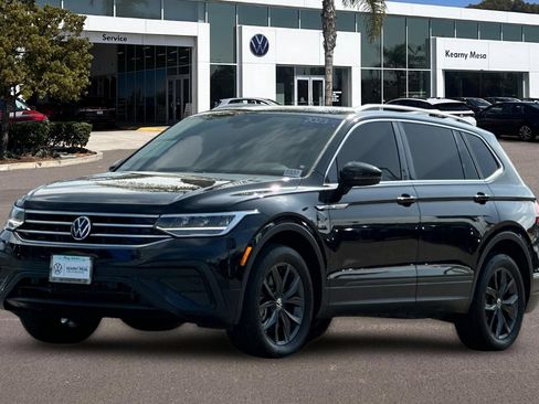 Used 2023 Volkswagen Tiguan SE w/ Panoramic Sunroof Package FWD image 8