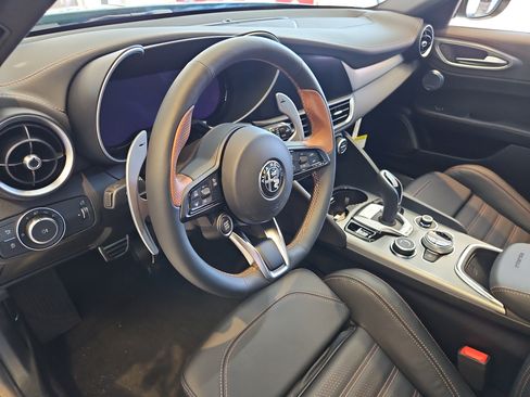 New 2025 Alfa Romeo Giulia w/ Driving Assist Package image 9