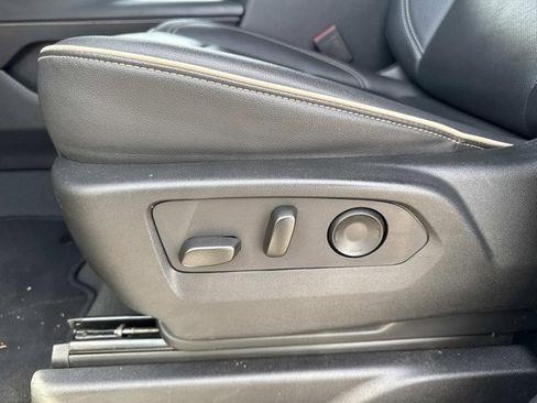 Used 2024 Chevrolet Suburban Premier image 10