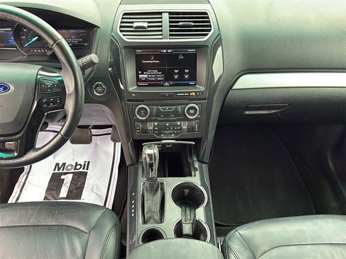 Used 2016 Ford Explorer XLT w/ Equipment Group 202A image 32