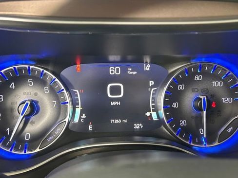 Used 2018 Chrysler Pacifica Touring-L Plus w/ Advanced Safetytec Group image 18