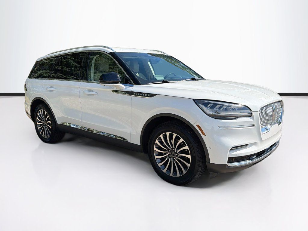 Used 2024 Lincoln Aviator Reserve w/ Elements Package Plus AWD/4WD image 3