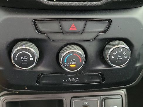 Used 2020 Jeep Renegade Sport w/ Sport Appearance Group image 15