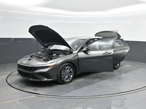 Used 2024 Hyundai Elantra SEL image 50