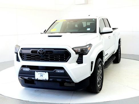 Used 2024 Toyota Tacoma TRD Sport w/ TRD Sport Upgrade Package AWD/4WD image 2