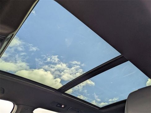 Used 2022 Volkswagen Tiguan SE R-Line image 24