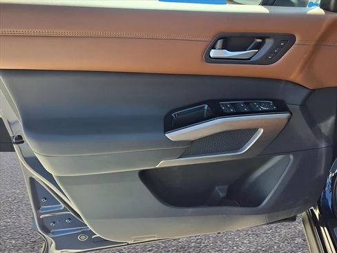 New 2025 Nissan Pathfinder Platinum w/ Black Appearance Package image 15