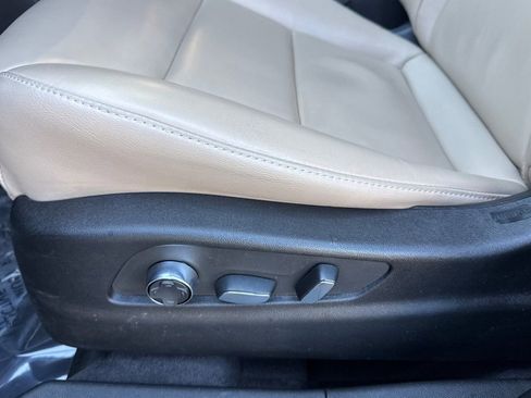 Used 2025 Cadillac XT4 Premium Luxury FWD image 12