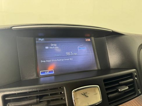 Used 2015 INFINITI Q70 L 3.7 w/ Deluxe Touring Package AWD/4WD image 19