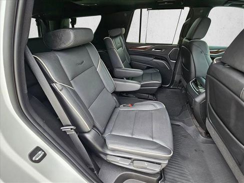 Used 2024 Cadillac Escalade Premium Luxury RWD image 20
