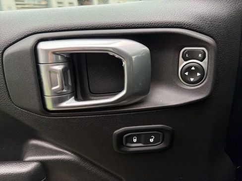 Used 2022 Jeep Wrangler Sport AWD/4WD image 16