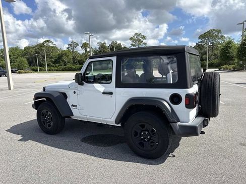 Used 2022 Jeep Wrangler Sport AWD/4WD image 5
