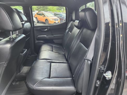 Used 2020 Toyota Tacoma TRD Off-Road w/ TRD Premium Off Road Package image 19