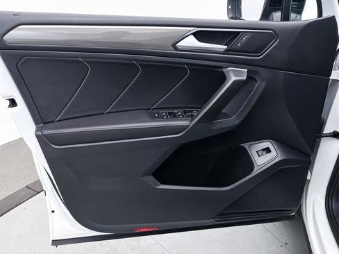 Used 2022 Volkswagen Tiguan SE R-Line image 19
