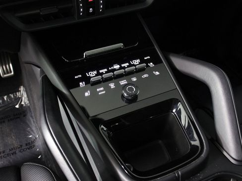 Certified 2025 Porsche Cayenne S AWD/4WD image 18