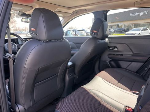 Used 2025 Nissan Kicks SR w/ SR Premium Package image 15