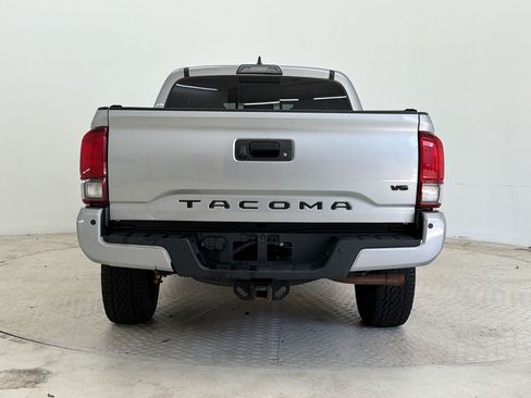 Used 2019 Toyota Tacoma TRD Off-Road w/ Technology Package AWD/4WD image 10