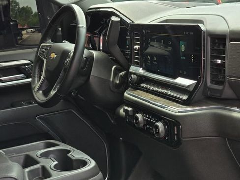 Used 2024 Chevrolet Silverado 2500 LTZ AWD/4WD image 16