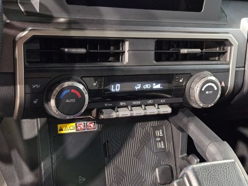 Used 2025 Toyota 4Runner TRD Off-Road AWD/4WD image 31
