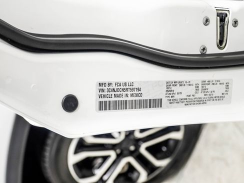 Used 2024 Jeep Compass Limited image 38