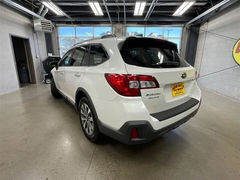 Used 2019 Subaru Outback 2.5i Touring w/ Popular Package #3A AWD/4WD image 3