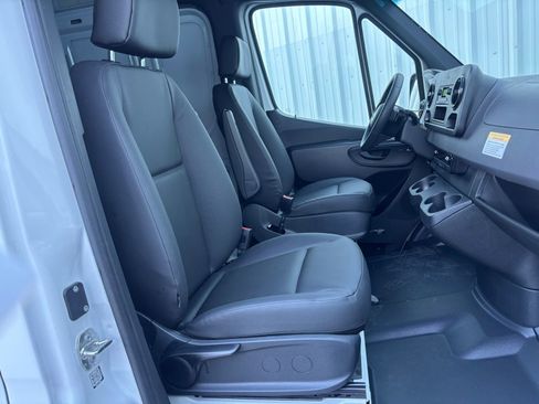 Used 2025 Mercedes-Benz Sprinter 2500 image 29