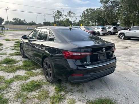Used 2023 Volkswagen Jetta SE w/ Panoramic Sunroof Package FWD image 3