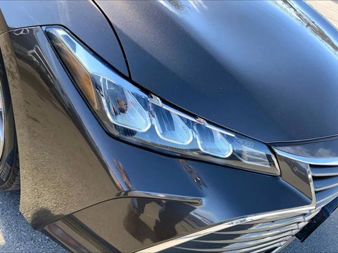 Used 2019 Toyota Avalon XLE image 27