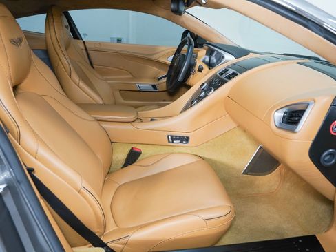 Used 2017 Aston Martin Vanquish Coupe image 28