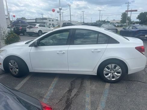 Used 2013 Chevrolet Cruze LS FWD image 3