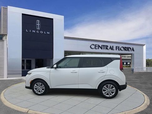 Used 2022 Kia Soul LX image 5