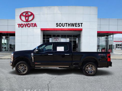 Used 2024 Ford F250 Limited w/ FX4 Off-Road Package image 3