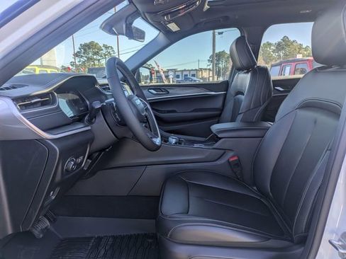 New 2025 Jeep Grand Cherokee Limited image 15