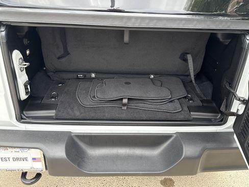 Used 2025 Jeep Wrangler Sport S image 17