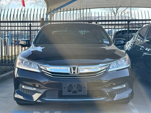 Used 2017 Honda Accord EX image 2