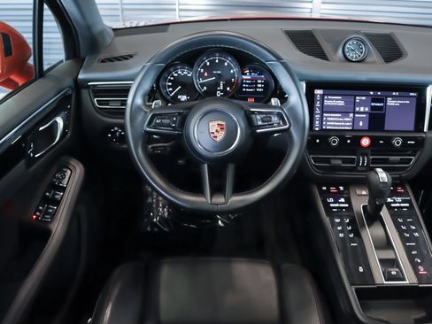 Certified 2022 Porsche Macan AWD/4WD image 13