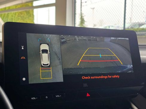 Used 2024 Toyota Venza Limited image 31