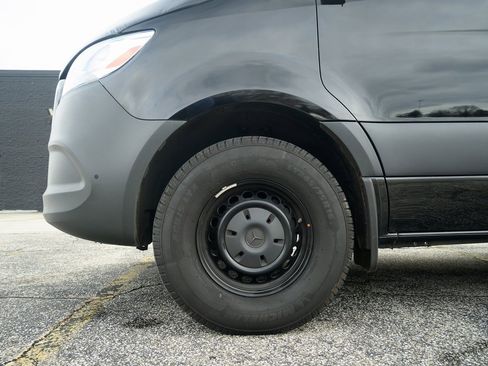 Used 2024 Mercedes-Benz Sprinter 2500 image 10