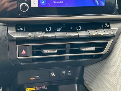 Used 2025 Toyota Camry SE FWD image 30