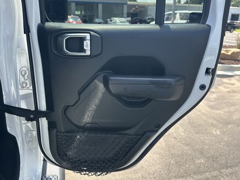Used 2021 Jeep Gladiator Mojave AWD/4WD image 18