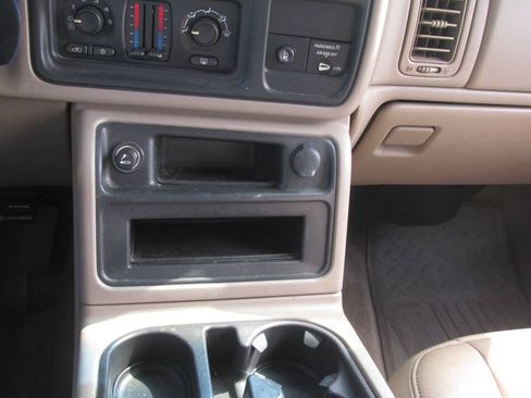 Used 2004 GMC Sierra 2500 SLT w/ Snow Plow Prep Package AWD/4WD image 18