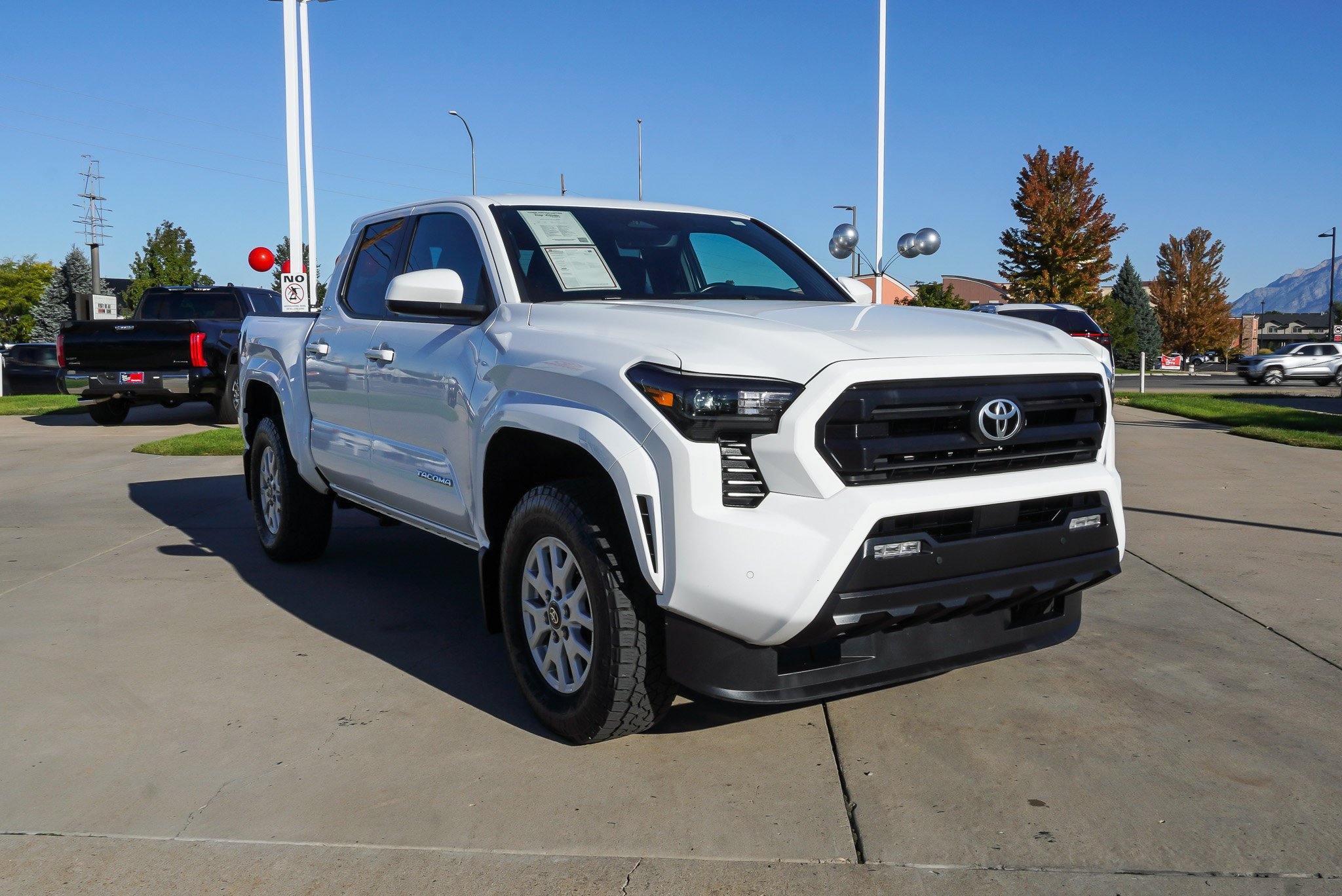 Certified 2024 Toyota Tacoma SR5 AWD/4WD image 2