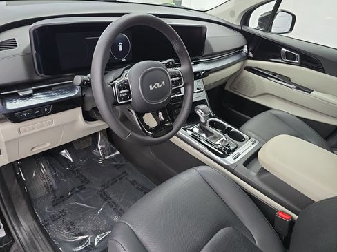 Used 2024 Kia Carnival SX Prestige image 17