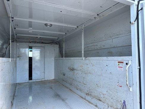 Used 2017 Chevrolet Express 3500 image 19