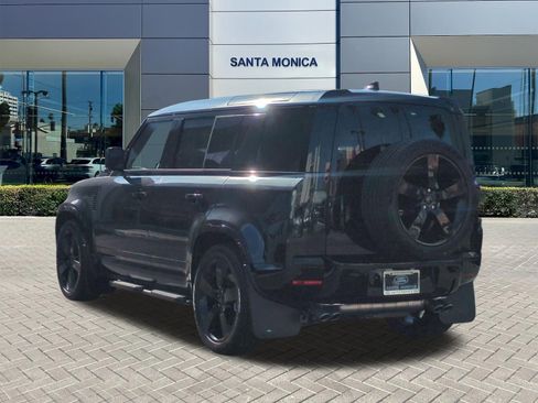 New 2026 Land Rover Defender 110 X-Dynamic SE image 3