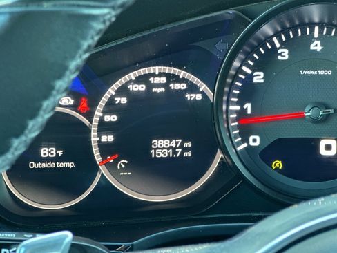 Used 2019 Porsche Cayenne image 25