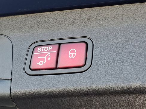 Used 2022 Mercedes-Benz GLS 450 4MATIC image 29