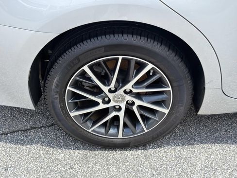 Used 2016 Lexus ES 350 w/ Luxury Package w/Wood Trim FWD image 17
